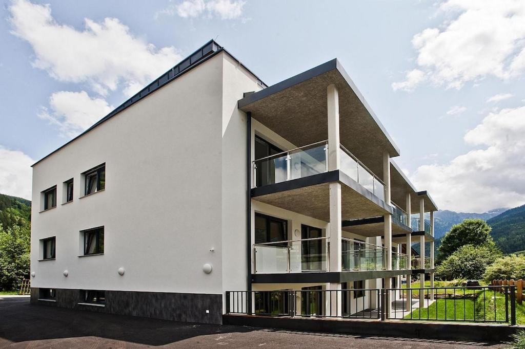 Apartment In Neukirchen With A Carport นอยเคียร์เชน อัม โกรสเวเนดิเกอร์ ภายนอก รูปภาพ