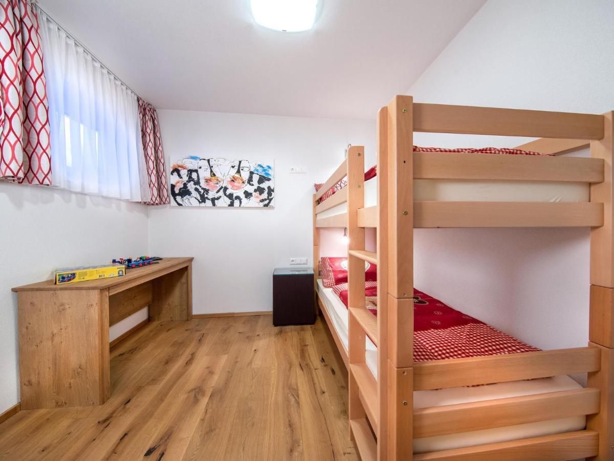 Apartment In Neukirchen With A Carport นอยเคียร์เชน อัม โกรสเวเนดิเกอร์ ภายนอก รูปภาพ