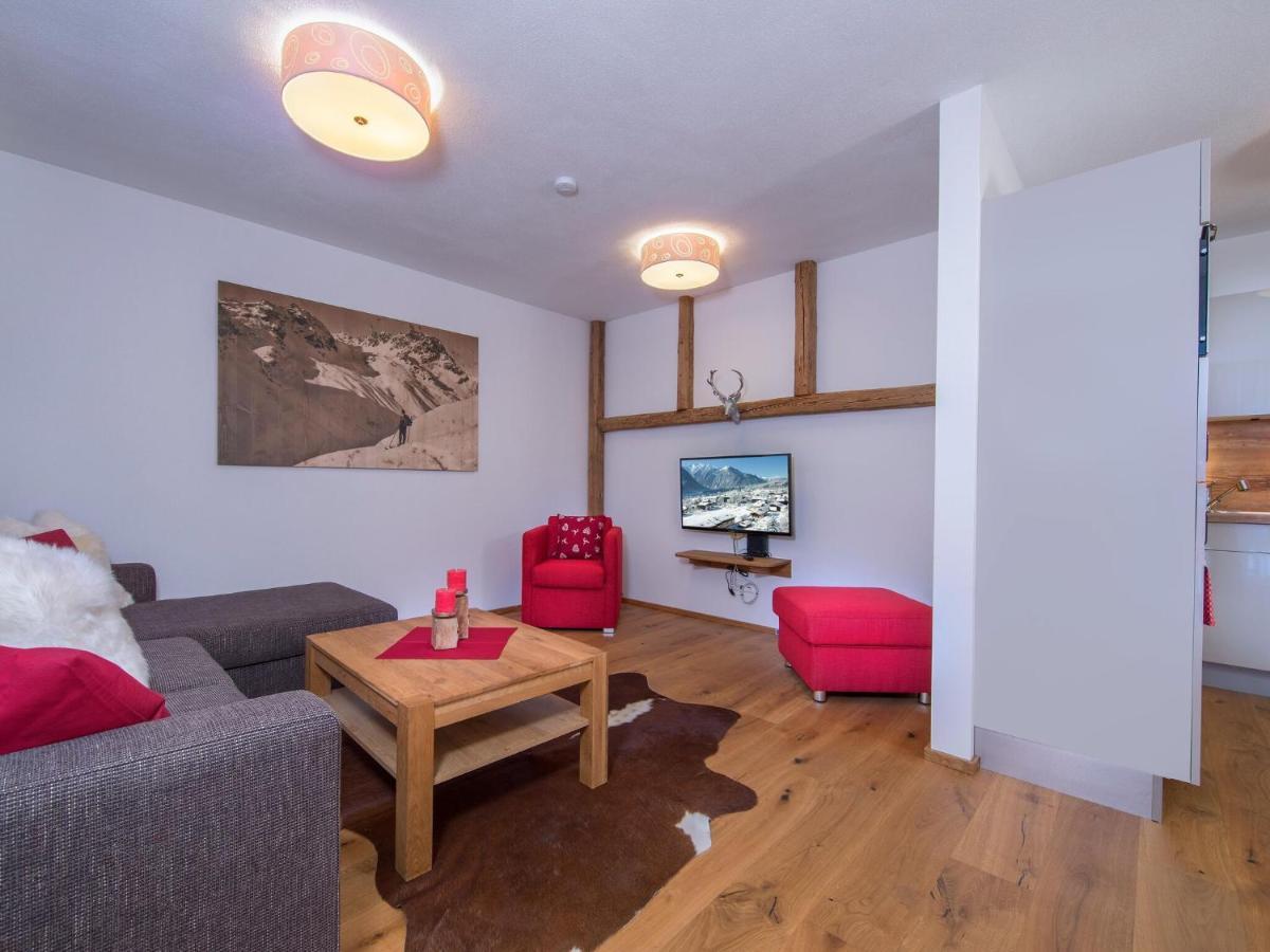 Apartment In Neukirchen With A Carport นอยเคียร์เชน อัม โกรสเวเนดิเกอร์ ภายนอก รูปภาพ