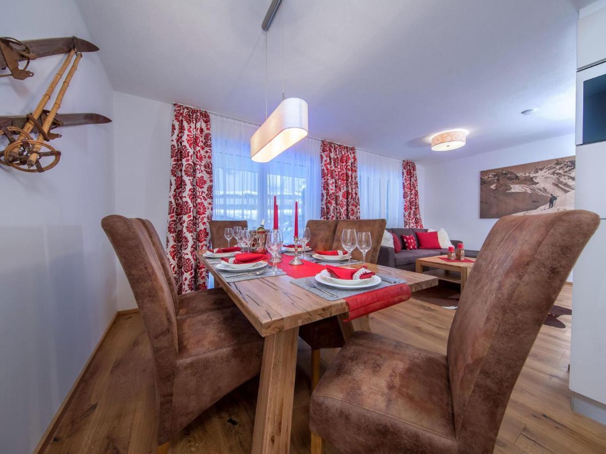 Apartment In Neukirchen With A Carport นอยเคียร์เชน อัม โกรสเวเนดิเกอร์ ภายนอก รูปภาพ